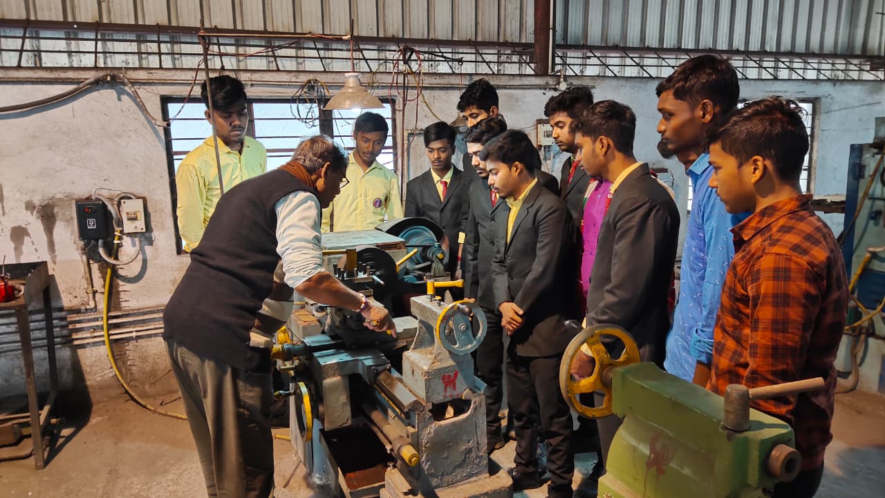 Diploma in Mechanical Engineering Image